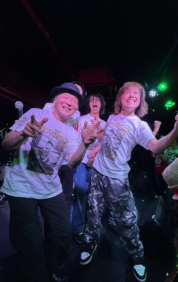 eicheck50's tweet photo. 下からの煽り写真、良い感じでした。
全員写せてないのが残念。
ほんと楽しかった！
#ギザ野郎
#武内享 https://t.co/Ikn9iKM9z5
