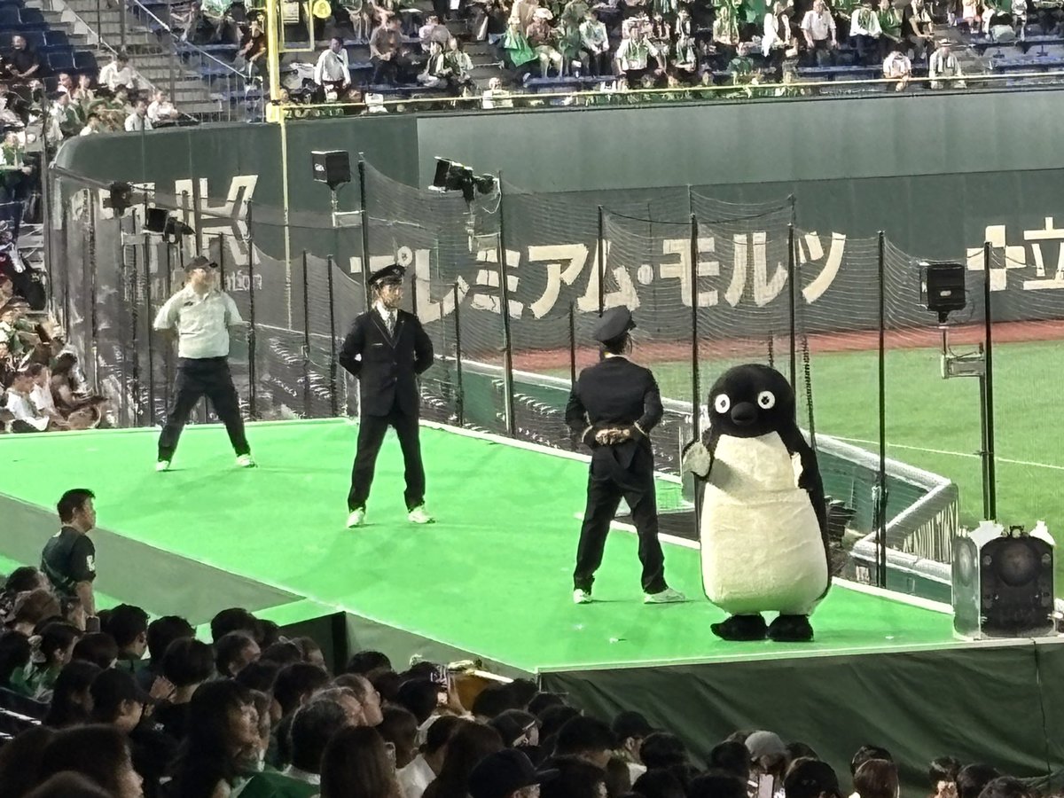 jitsu1214's tweet photo. 御大の勇姿、見届けました🐧

#都市対抗野球 
#東邦ガス 
#JR東日本 
#suicaペンギン https://t.co/XuFFN1NBA1
