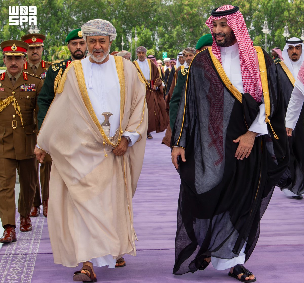 naifeal3bdalh's tweet photo. سلطان عُمان يصل إلى جدة وسمو #ولي_العهد في مقدمة مستقبليه. https://t.co/K4quPLlWpM