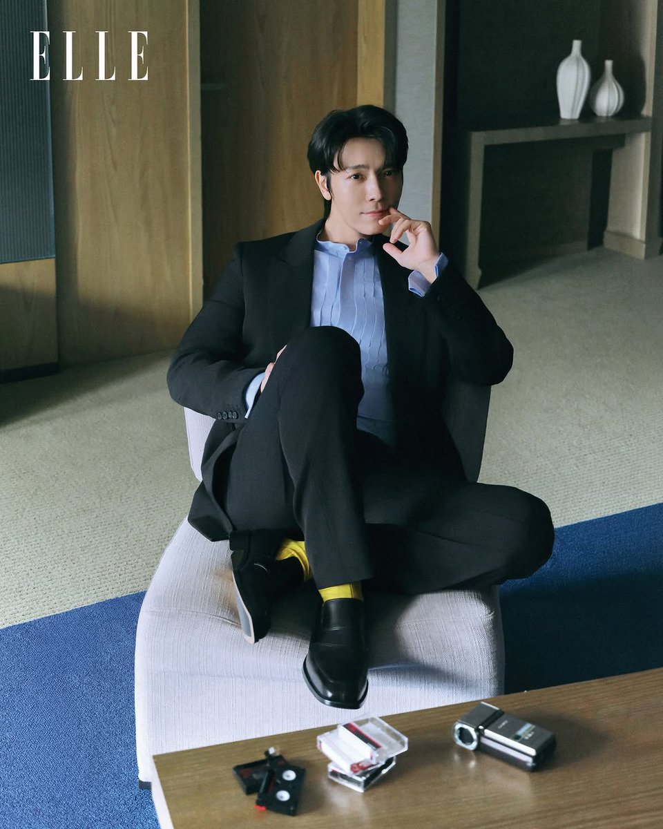ShaleHaeHae's tweet photo. Donghae’s ELLE interview is beautiful 💙🥹
#DONGHAE #동해 

Link to the full interview 
🔗 https://t.co/2Gq4GBUvhm

Donghae on SUPER JUNIOR and His Hopes for Acting Again..

In Donghae’s dictionary of life, his solo activities may have opened up a new path, but when it comes to SUPER JUNIOR, he says, “It is my home, and the members are my family.” He smiled and said, “The amount of time I’ve spent with them, being together, meeting each other, and living together, is even longer than the time I’ve spent with my family.”

It is precisely because he has such a solid safe haven behind him that he can carry that familiar love with him into unfamiliar territory. And because he learned what it feels like to be supported and caught by his members as part of a group, becoming a solo singer has made him understand even more deeply the weight of carrying everything on his own. He also brings the stage chemistry and emotional bonds accumulated over many years with SUPER JUNIOR into his solo work.

Beyond music, Donghae still holds onto his aspirations for acting and hopes to return as an actor. What he wants to portray is not a hero who feels distant from everyday life. “If I get the opportunity in the future, I’d like to be part of a warm project that allows the audience to feel its warmth. I want to portray something that moves people emotionally, something that reflects what people experience in their lives over time. The character can have dramatic elements, but at the same time, I want everyone to be able to relate to it in their everyday lives.”

This choice also feels very much like who he is at this point in his life: rather than a loud or flashy presence, he believes that what truly remains in people’s hearts is warmth.

Once the stage spotlight and the outer layer of his roles are stripped away, Donghae’s life is remarkably simple and pure, with a practical quality that seems fitting for his age. His busy schedule leaves him with almost no time to develop new interests, and even working out, something he has always loved, has become difficult to maintain. At the moment, with an old back injury having flared up again, “I want to continue with rehabilitation and treatment and take good care of my body.”

As the years pass, he has also come to realize: “Time will not exist forever. Precisely because it isn’t eternal, it becomes even more precious and makes me want to protect it even more.” If everything were destined to exist forever, people would easily become complacent. “Because our time is limited, we should do our best to enjoy every moment of the present. I will also continue to work hard with everything I have.”

That is how he can keep stepping onto the stage again and again, singing the melodies in his heart once more for the people who love him deeply.