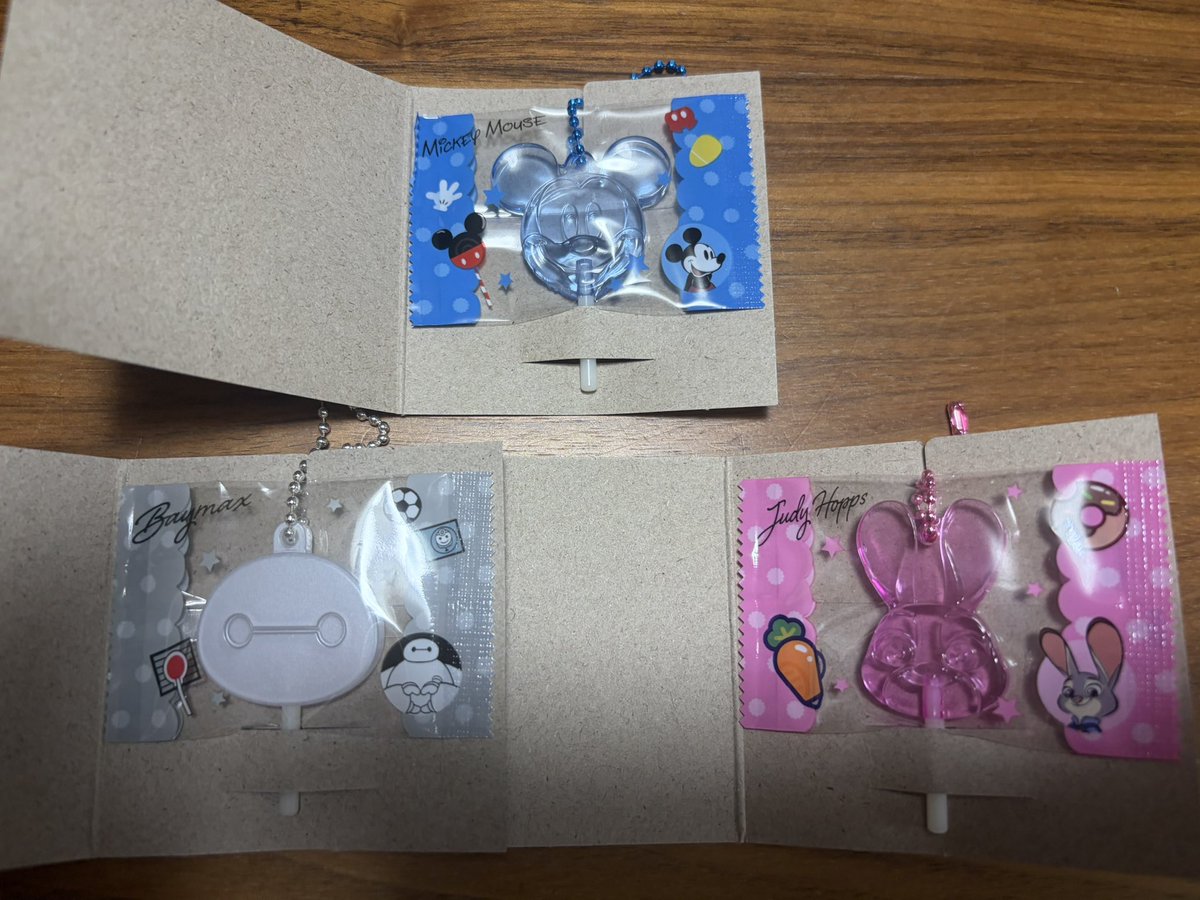 nozomi36566165's tweet photo. ディズニーキャラクターズ
キャンディチャームズ グミ
交換お願い致します。

譲 ジュディ、ベイマックス、ミッキー

求 エイリアン

★郵送交換希望 https://t.co/6VYDE9VIyp