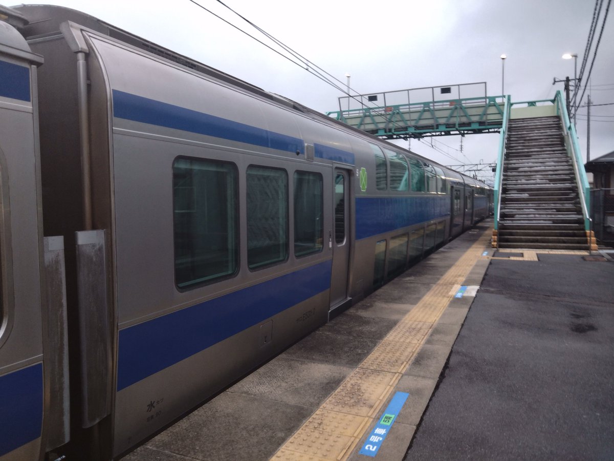 rambaral583's tweet photo. 2026年9月1日 稲田駅にて
E531系 K407 回8725M KY出場回送
E531系 K557 762M 普通 小山行き

稲田駅ではケツ側ホームよりハミ出して停車、762Mと交換。

#E531系 #水戸線 https://t.co/mOyy89cSRo