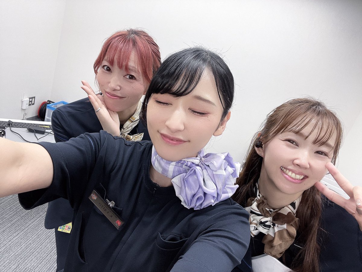 maru_chigasaki's tweet photo. 💜ﾁｬﾝｶﾖでぃ💜

最近茎ﾜｶﾒにﾊﾏｯておる(o'ч'o)
好きな人〜( ˙˘˙ )ﾉ

平塚店でお勉強してきたんだぜぃ(-⊡ω⊡)ゞ

平塚店の綾子さんとあきさん💕
平沢店の甲崎さんとタツヤさん💚

素敵なスタッフさんなのだ♪( ◜ω◝و(و "

次は必ず小田原店のかわい子ちゃんと写真撮るんだ(๑˃̵ᴗ˂̵)و ✨️ https://t.co/TJ4iBJSXYK