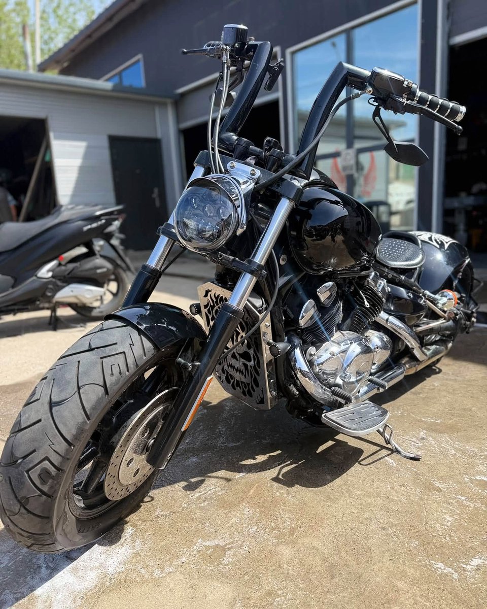 AnamariaPeach's tweet photo. Yamaha Royal Star 1300cc, manufactured in 1997. Recently imported from Korea with customs duties paid. Price: 15 million MNT. Contact: 99190837 https://t.co/DSyNatKUpT