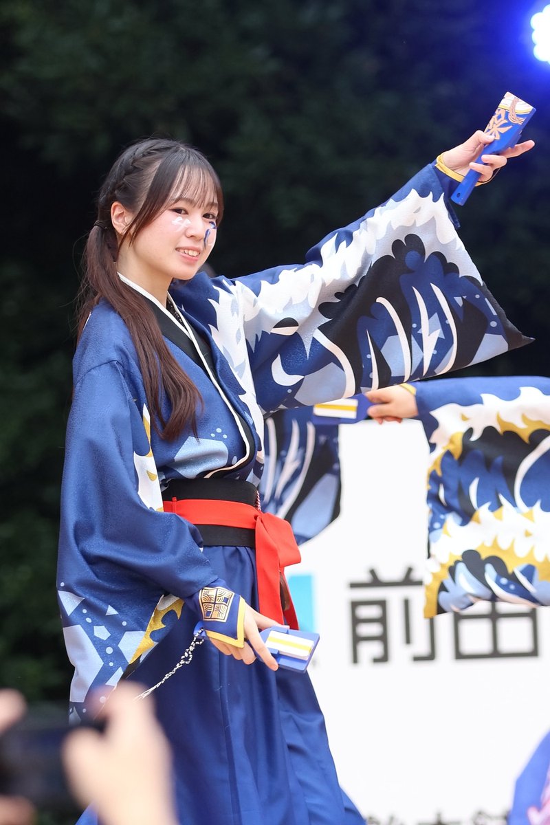 minato927148's tweet photo. 北里三陸湧昇龍さん
原宿スーパーよさこい
原宿口ステージ１

かなりの人混みで後ろからの撮影となりましたが、観客の後ろのスペースが空いていましたので回り込むことができました。
元気いっぱいの演舞は撮る方も楽しくなりますね☺️

#北里三陸湧昇龍　さん https://t.co/6FfgnbR3hS