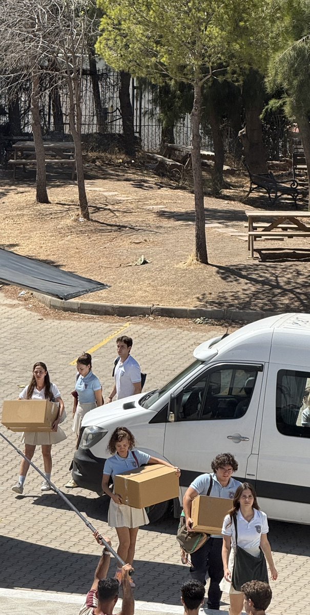 nnircenul's tweet photo. sıla ve kutay Teoman için geldi muhtemelen ama teoman niye geldi saraçhanede neler oluyor https://t.co/VB7WPYWsmC