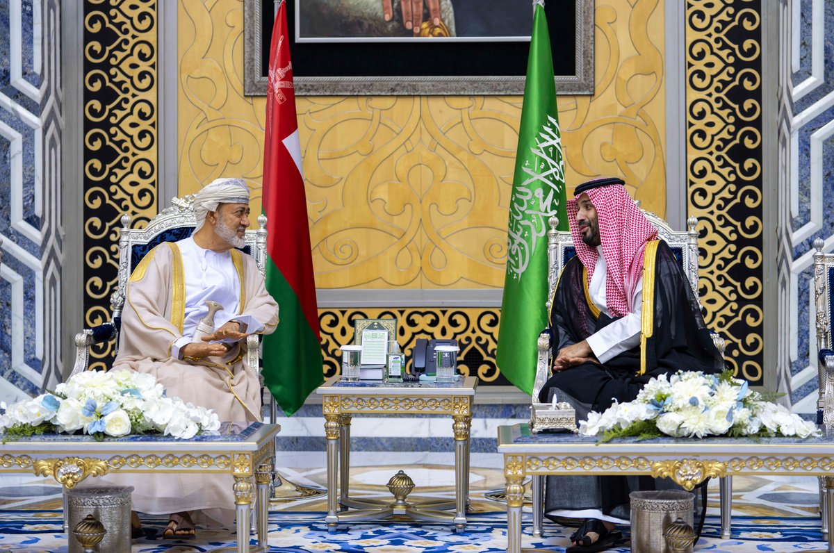 OmanNewsAgency's tweet photo. #عاجل

جلالةُ السُّلطان المُعظّم /حفظهُ اللهُ ورعاهُ / يقوم بزيارة أخوية خاصة للمملكة العربية #السعودية الشقيقة، عقد خلالها لقاءً مع صاحب السمو الملكي الأمير ولي العهد رئيس مجلس الوزراء السعودي بــ #جدة، حيث بحثا مسار العلاقات الأخوية الراسخة بين البلدين الشقيقين، وأوجه تنميتها في مختلف القطاعات، كما تم تبادل الآراء حول مستجدات أبرز القضايا الراهنة، والحلول الكفيلة بتحقيق التهدئة والسلم، لضمان سلامة الدول والشعوب والحفاظ على اقتصاداتها ومصالحها. 

https://t.co/4iVjlAF4y5

#العُمانية