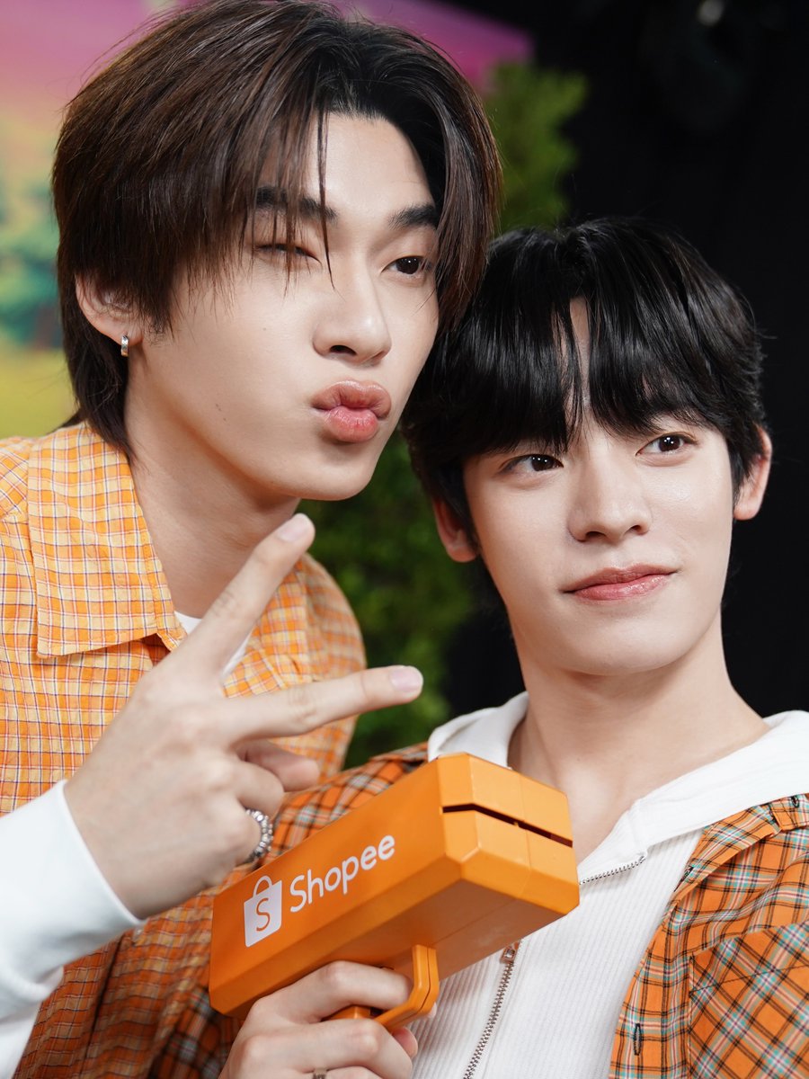 CRUSHONTEETEE's tweet photo. 🗓️ : 01.09.2026
IG Update : twnpich

มาสนุกกับพี่ช้อปปี้ทั้งที จี๋ขอพามัมช้อปให้คุ้ม ครบ ไว ไปพร้อมกันนะค้าบ 🫶🏻 

👉Watch Live : https://t.co/fx3JzDnLXf 🐶🐻‍❄️🧡

SHOPEE FIRSTDATE TEETEEPOR

#ShopeeLivexTeeteePor
#twnpich #teeteepor https://t.co/ZzYmo2o3Yg