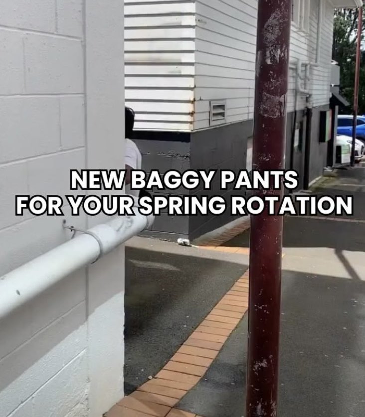 1KPOORA's tweet photo. Ditch the tight fits—wide silhouettes are taking over. When the lower half holds all the structural weight, exaggerated cuts and fluid drape turn standard dressing into pure architectural proportion 📐
#StreetStyle #BaggyFits #SpringFits #OutfitRotation #Proportions https://t.co/5oj7c74vJp