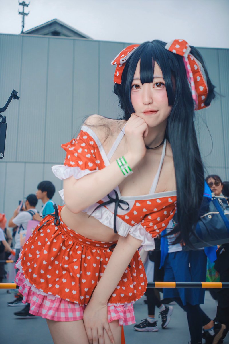 Bachittoyuiteya's tweet photo. 【Cosplay】

THE IDOLM@STER SHINY COLORS
アイドルマスターシャイニーカラーズ

［水×天カイヤナイト］
黛冬優子

📸→かいさん

いつもいつもいつもありがとうございます！！
人混み屋上での撮影ありがとうございました❤️🤍
🏷
#C109 #C109コスプレ #c109_cos
#シャニマスコスプレ https://t.co/3kVWmgC7eJ