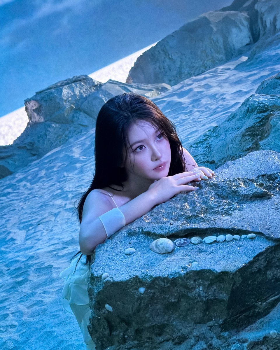 yeahrrim's tweet photo. Ocean vibes, cool confidence, and a touch of effortless charm. 💙✨ Feeling fresh under the summer sun, keeping everything simple yet stylish. Sometimes, the perfect color says it all. Looking good with blue one today! https://t.co/90oXPGo0BQ