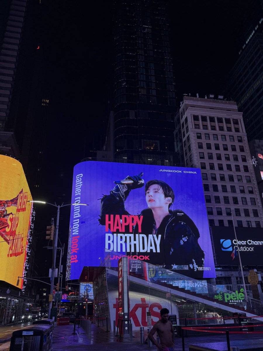Jungkook__China's tweet photo. TSX Live Billboard  is LIVE!!

Playing on ultra‑high‑frequency rotation 576 times.Please feel free to share lots of photos~💞

#정국 #JUNGKOOK #BTS @BTS_twt https://t.co/CFx7svAWOX