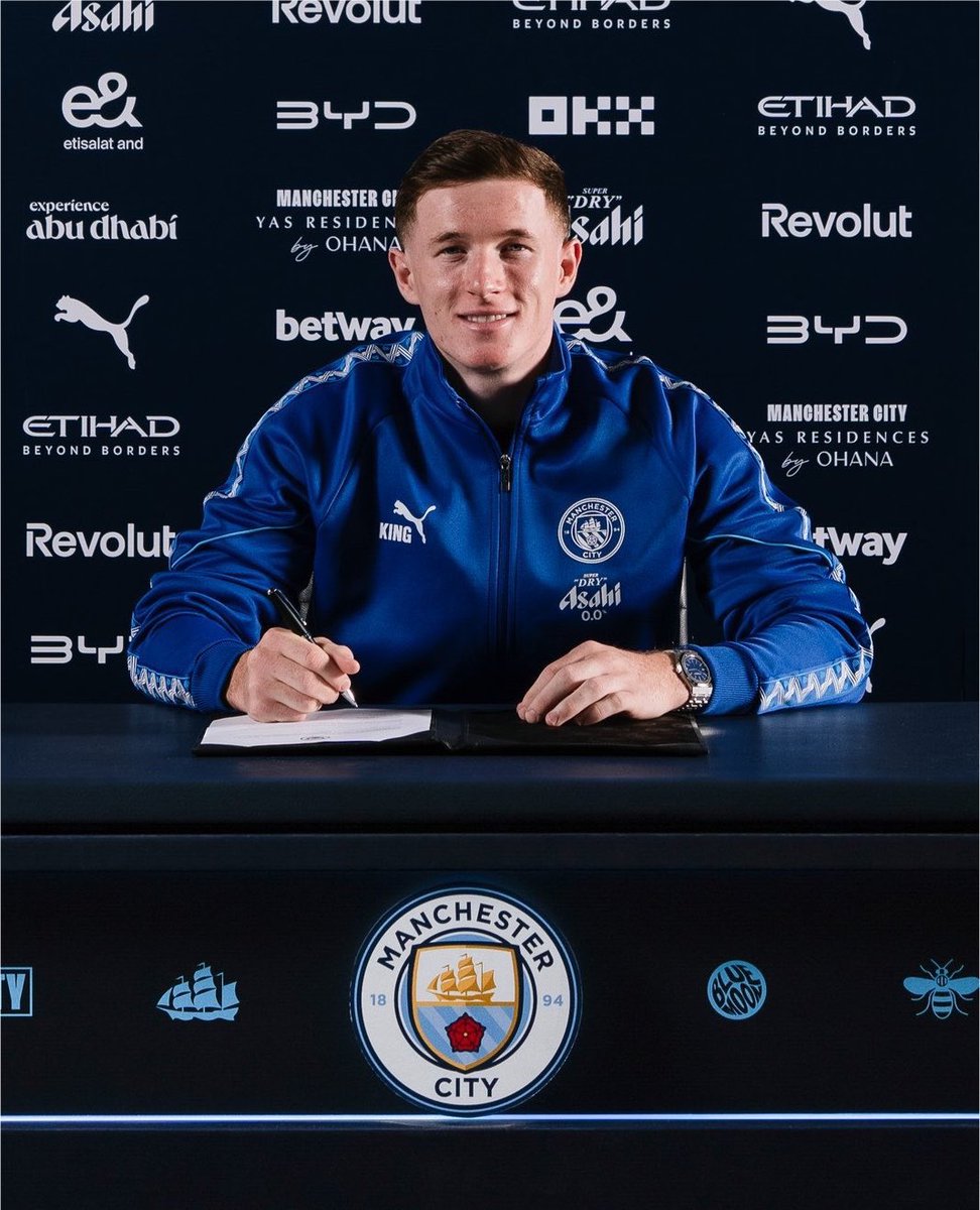 _BeFootball's tweet photo. 🚨 MANCHESTER CITY S’EST RETAPÉ SON MILIEU POUR QUASI 400 M€ CET ÉTÉ !!!!! 🩵🤑

🇦🇷  Enzo Fernandez (140 M€)
🏴󠁧󠁢󠁥󠁮󠁧󠁿 Elliot Anderson (137 M€)
🇲🇦  Ayyoub Bouaddi (95 M€)

La folie 😭😭 https://t.co/7gAEVfPrB6