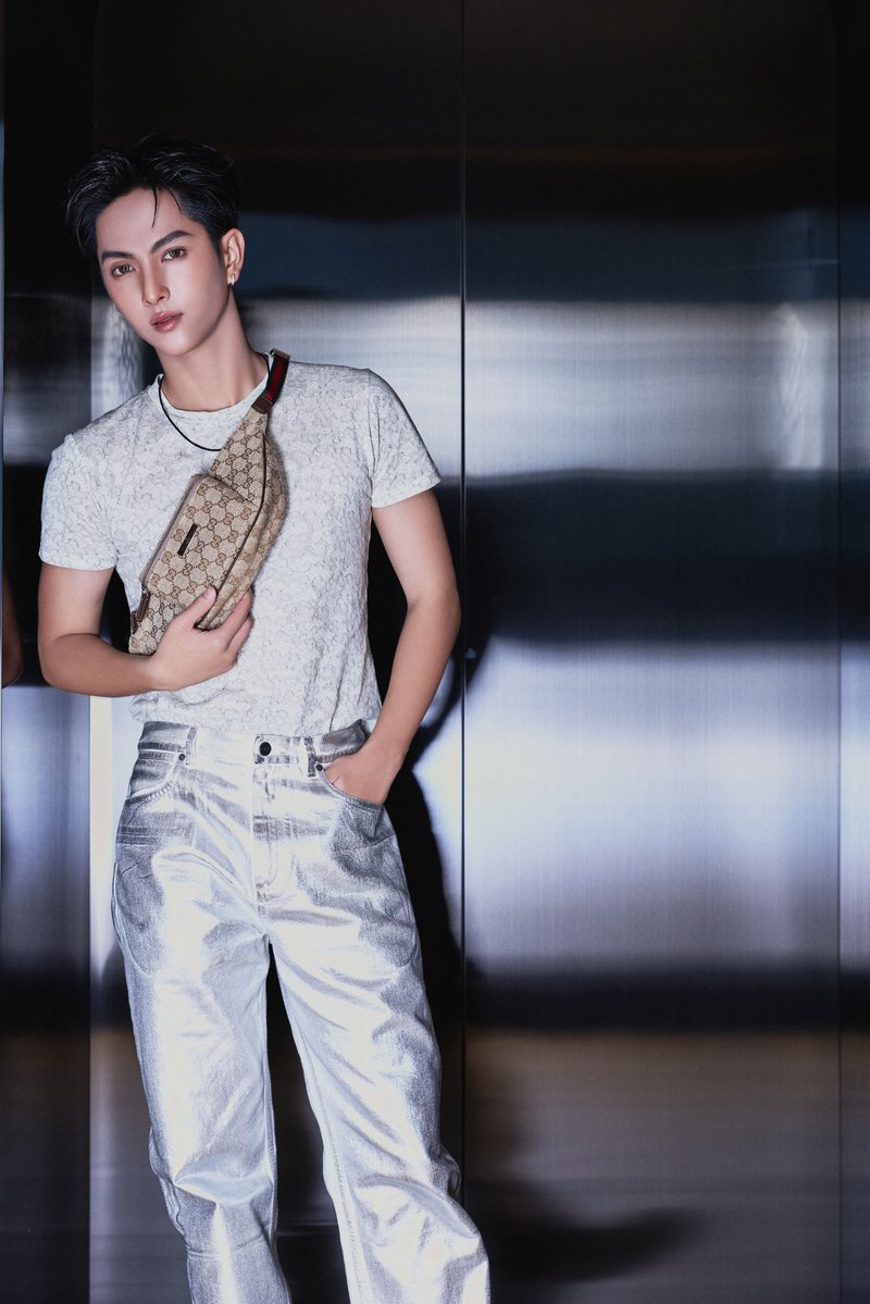 mintmag_th's tweet photo. จัดว่าคูล! เสิร์ฟคนหล่ออย่างหนุ่ม ’คอปเปอร์‘ BUS จัดเต็มลุคหล่อคอลเล็กชั่นใหม่ Gucci Primavera เฉลิมฉลองให้กับผลงานเต็มคอลเล็กชั่นครั้งแรก ภายใต้การออกแบบและวิสัยทัศน์ของ Demna พร้อมด้วยไอเท็มชิ้นใหม่ชิ้นไอคอนิก 💚

#COPPERdechawat #BUSbecauseofyouishine 
#Gucci 
#GucciPrimavera
#MintNews