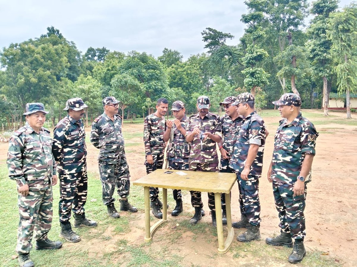 9BnSSB_INDIA's tweet photo. SSB, 09वीं वाहिनी के जवानों द्वारा विशेष उपकरणों के उपयोग एवं संचालन से संबंधित प्रशिक्षण/वर्ग का आयोजन कर जवानों को आवश्यक जानकारी प्रदान किया गया।
#SSBFTRLUCKNOW #SSBSHQGKP #SSB_INDIA #SpecialEquipment #ProfessionalTraining #SeemaSuraksha #NationFirst https://t.co/OfpeVWEMpr