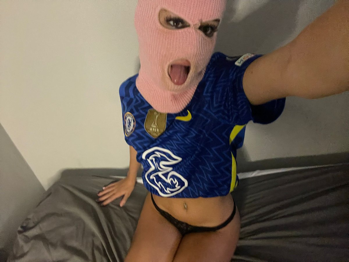 MaskedMaevee's tweet photo. Who wants to see me get f*cked in a Chelsea shirt? 💙 https://t.co/30LoVkA3yc