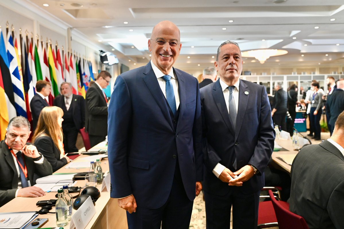 Hellenic_MOD's tweet photo. Συμμετοχή του Υπουργού Εθνικής Άμυνας @NikosDendias  στην Άτυπη Σύνοδο των Υπουργών Άμυνας της ΕΕ
https://t.co/FCklbViWcb
Δείτε το βίντεο εδώ: https://t.co/feaqv8FTFJ https://t.co/vVG2nhAkRk