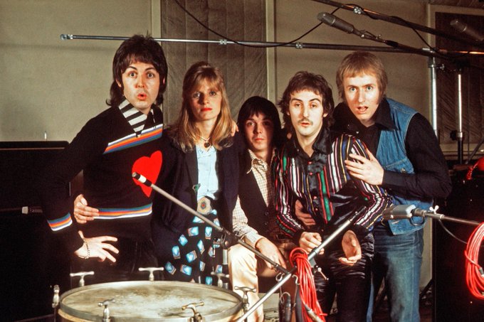 60sPsychJukebox's tweet photo. September 1st 1973 - Paul and Linda #McCartney, along with Denny Laine begin recording tracks for Wings' upcoming album "Band On The Run" at EMI studios in Lagos, Nigeria. Shortly before departing for Lagos, drummer Denny Seiwell and guitarist Henry McCullough quit the band. With no time to replace them, McCartney recorded bass, drums, and most of the lead guitar parts.
The choice of studio turned out to be a mistake, as it was of poor quality and conditions in #Nigeria were tense and difficult. At one point during their stay, the McCartneys were robbed at knife point, losing a bag of song lyrics and demo tapes.