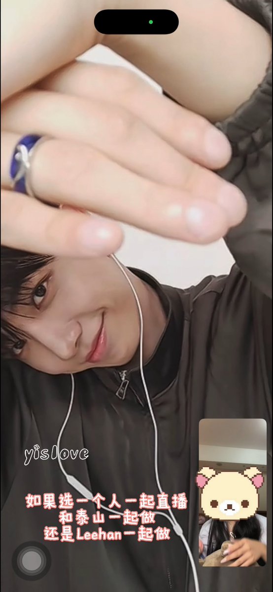 ilysmyungz's tweet photo. jaehyunie still wearing the mulmyungz couple ring he’s so cute https://t.co/QgqbTrYJ7A