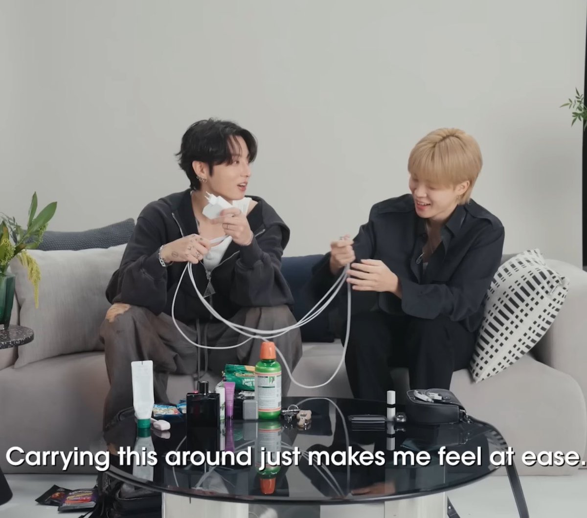 jkcolector's tweet photo. it’s a jungkook thing. https://t.co/7VsKZM4Xkp