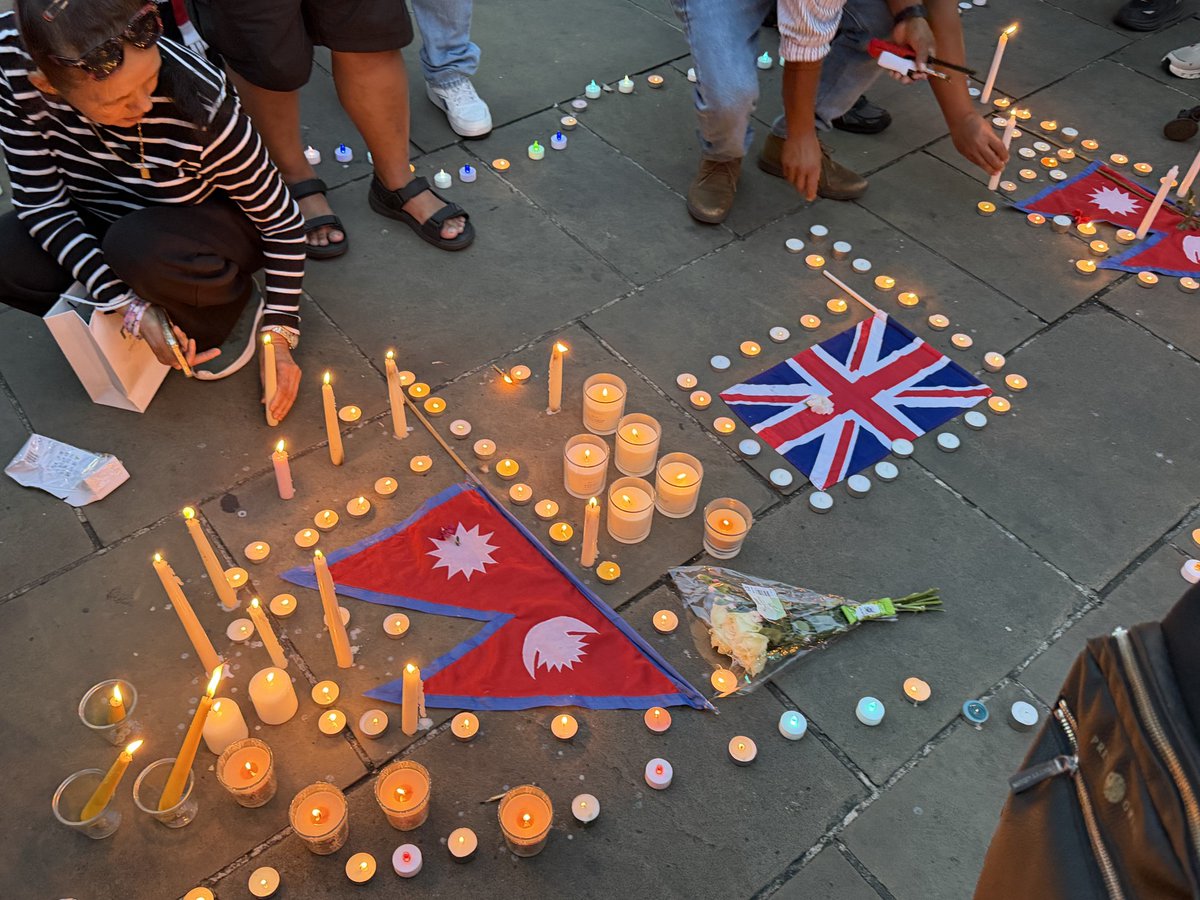 MattRodda's tweet photo. The UK has offered £5m of emergency aid, rescue workers and is strengthening the team in the British Embassy in Kathmandu.

My office is helping local Nepalese families who are concerned about relatives and friends who are missing and I urge people to get in touch for help. 🧵2/3 https://t.co/eFutMFd3Cj
