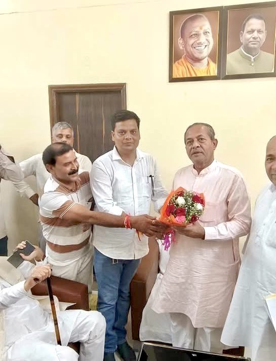 nawabsnagar's tweet photo. आज मेरठ स्थित क्षेत्रीय कार्यालय पर पार्टी के सम्मानित कार्यकर्ताओं एवं पदाधिकारियों से आत्मीय भेंट एवं संवाद का अवसर मिला।
#BJP4ViksitBharat #BJP4UP #BJP4WUP https://t.co/Lbyidg2Zjb