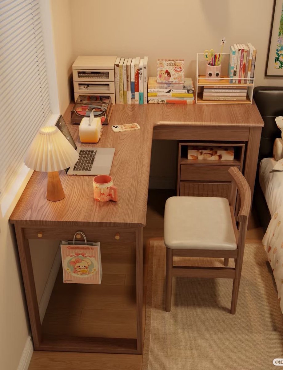 racunincenter's tweet photo. lagi nyari meja yang nyaman buat di kamar terus aku nemu meja yang aesthetic kayak gini😭 https://t.co/IoXRHATnP6