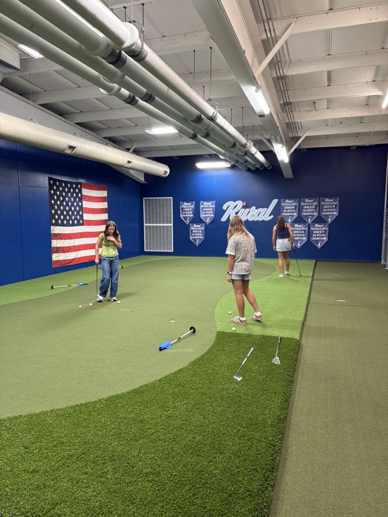 RuralWGolf's tweet photo. Take a peek at what’s happening INSIDE the golf suite!

Fortunate to be able to continue our grind even when the weather doesn’t cooperate. Getting better one swing at a time! 

#onepercentbetter
#ruralwgolf https://t.co/K8dsE0SR5m