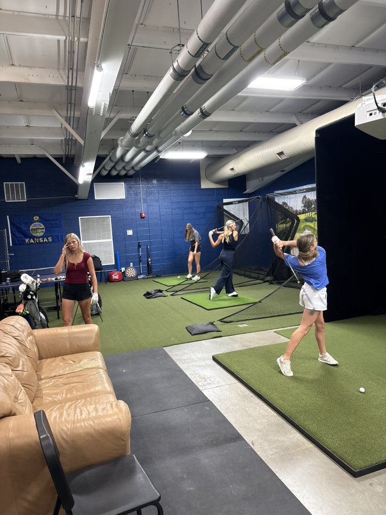 RuralWGolf's tweet photo. Take a peek at what’s happening INSIDE the golf suite!

Fortunate to be able to continue our grind even when the weather doesn’t cooperate. Getting better one swing at a time! 

#onepercentbetter
#ruralwgolf https://t.co/K8dsE0SR5m