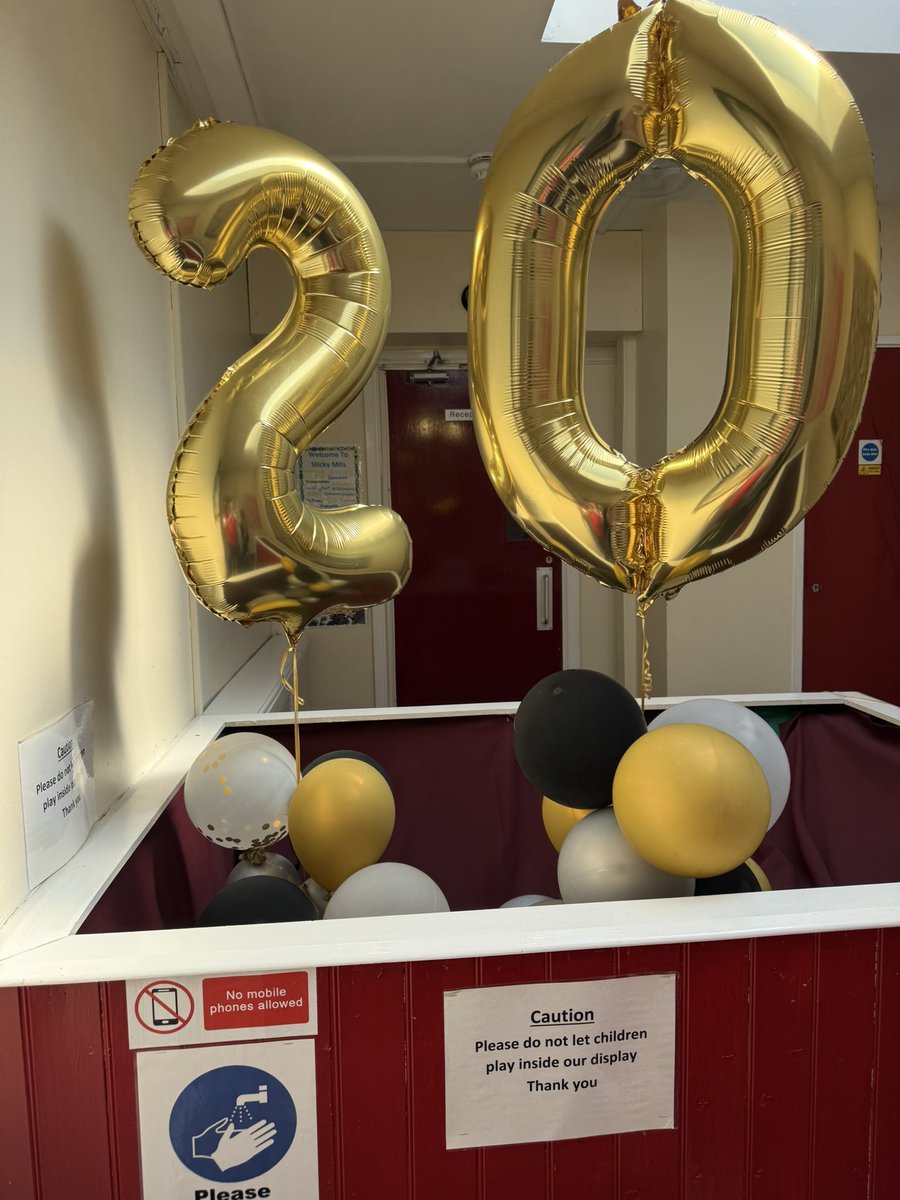 stickymits21's tweet photo. Back In June, We were extremely proud to celebrate our 20 year Anniversary
🎉🎈🎈 🎈🎈🎉 
#doncasterisgreat https://t.co/kmQnFLHFk4