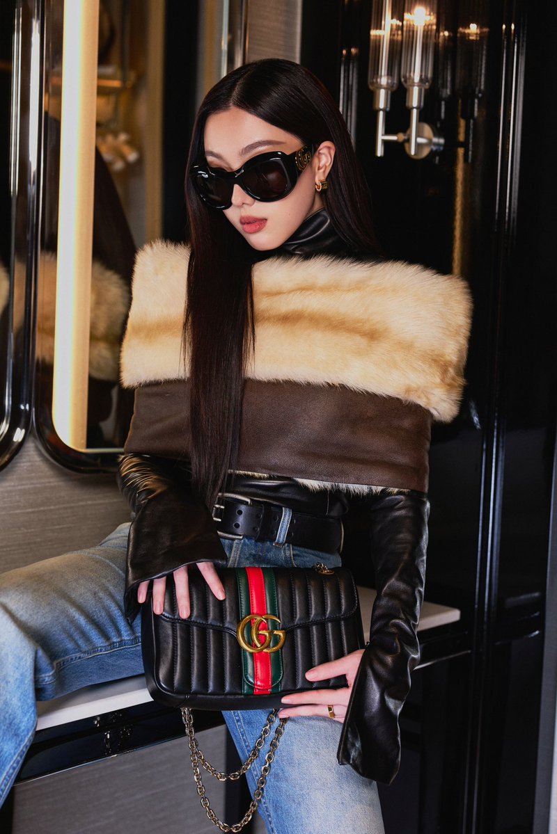mintmag_th's tweet photo. มาแรง! เสิร์ฟภาพ ‘อ๊ะอาย-โจริญ‘ #4EVE อวดลุคสวยแซ่บพร้อมลุคจาก #GucciPrimavera ภายใต้การออกแบบและวิสัยทัศน์ของ Demna, Artistic Director 💚

#Aheye4EVE
#Jorin4EVE 
#Gucci 
#MintNews https://t.co/anmA3qUcAA