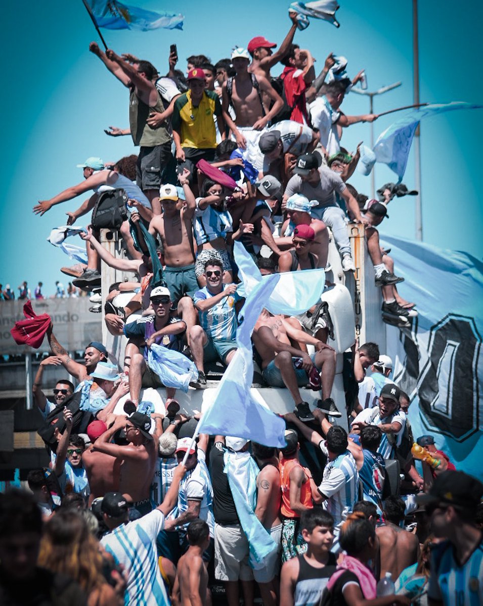 MONORRG's tweet photo. Nos diste una felicidad absoluta y tuve la fortuna de vivir grandes momentos! Gracias  Leo nuestro eterno capitán 🇦🇷🇦🇷🇦🇷🇦🇷❤️ https://t.co/IoLPi04uIi