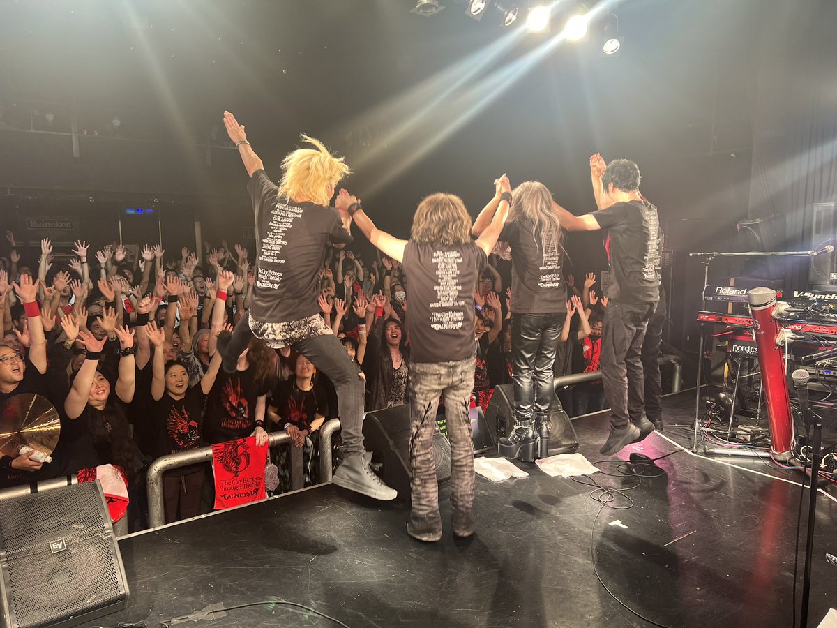 GALNERYUSOFFIC2's tweet photo. GALNERYUSツアー2026セミファイナル公演、福岡DRUM Be-1公演が無事に終了しました‼️

過去1熱い福岡公演だったと心から思える、最高な夜となりました‼️多くは語らず、来て頂いた皆さまとこの最高な気持ちを共有したいと思います🤘🏻🔥🤘🏻ありがとう‼️ https://t.co/5UWe0pxpBT