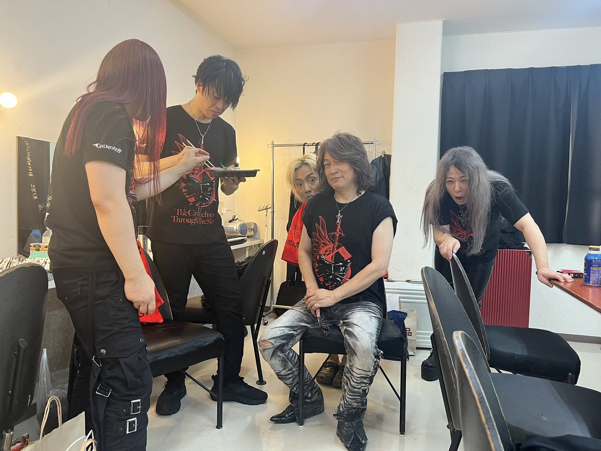 GALNERYUSOFFIC2's tweet photo. GALNERYUSツアー2026セミファイナル公演、福岡DRUM Be-1公演が無事に終了しました‼️

過去1熱い福岡公演だったと心から思える、最高な夜となりました‼️多くは語らず、来て頂いた皆さまとこの最高な気持ちを共有したいと思います🤘🏻🔥🤘🏻ありがとう‼️ https://t.co/5UWe0pxpBT