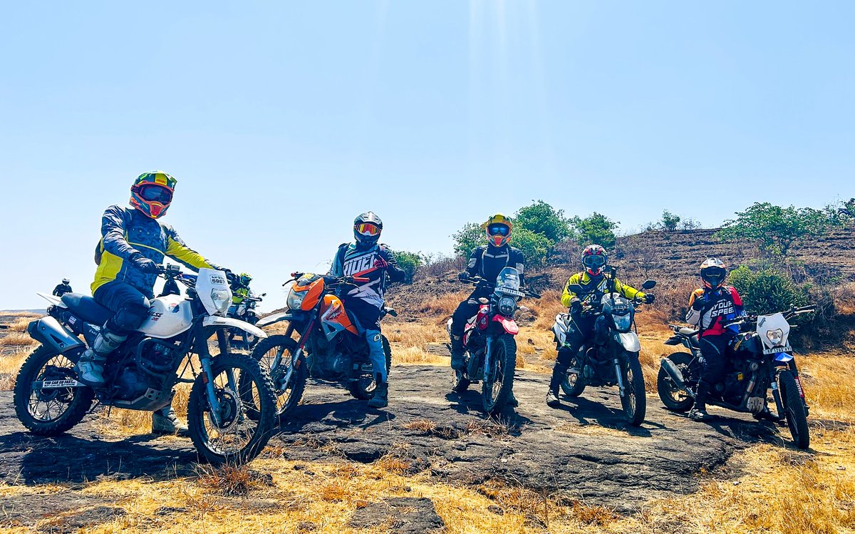 MaryettaFrvq's tweet photo. Heat, rocks, horsepower. Photo: @ride. with. vaibhav https://t.co/qmnTWeWnRa