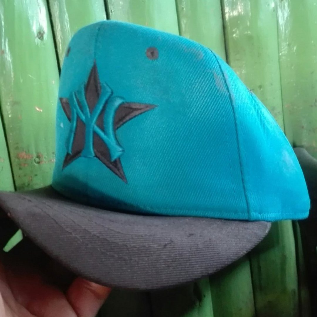 TheTimotheus_'s tweet photo. @murangaseal  mko na hii kofia kwa merchandise https://t.co/OtKqrEvnOc