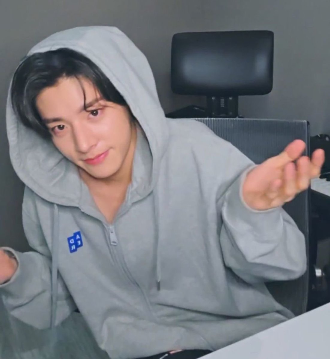 yunilovs's tweet photo. Looking for #engene #moots !!
(day3) 

➜ she/her, 14-15 
➜ ults: enhypen, aespa &amp; evan
➜ not new to #stantwt or #kpoptwt 

I also like other stuff ex: ftbl &amp; mcu 
⟳/♡ to be moots :)
#moothunt #entwt #promotwt 
#enville https://t.co/mlkeSAXBNg