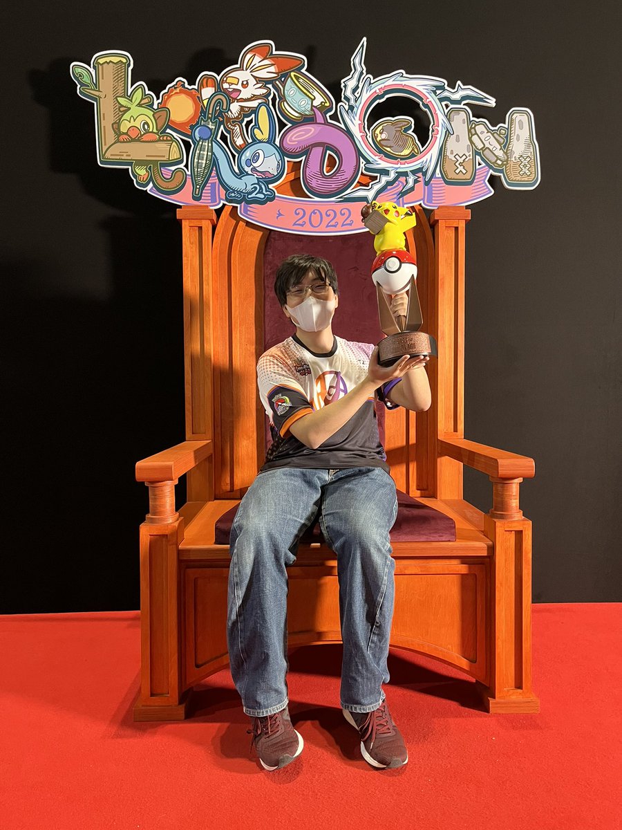 Haruta_Unite's tweet photo. WCS2026改めてお疲れ様でした！
WCS2022(ロンドン)に初めて出場し、自分の人生を大きく変えてくれたイベント、ポケモンユナイトに感謝！
WCS最後のトロフィーは掲げれなかったけど、Aeos Crownの最初の王冠を全力で獲りにいくぞ👑 #RCWIN https://t.co/7ehOW4wDPg