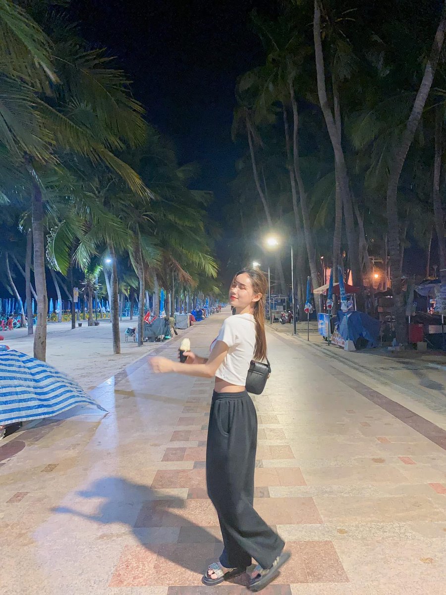 jennieee87's tweet photo. ยืนใต้ต้นมะพร้าวได้ไหม 🤣 #fwbกทม #onsกทม #เรียลชาย #เรียลหญิง https://t.co/SUXQTbqKvp