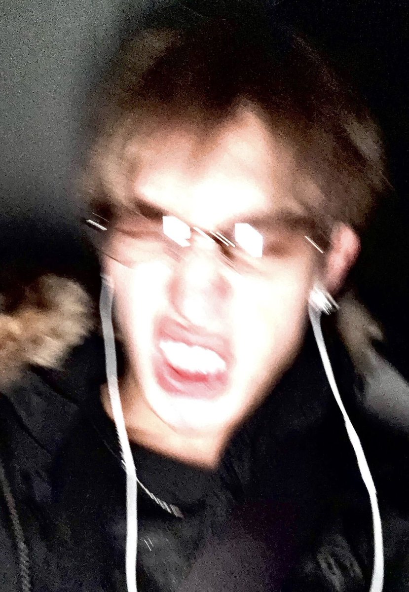 huecortis's tweet photo. the category is best james selfies https://t.co/2Hj050OlwB