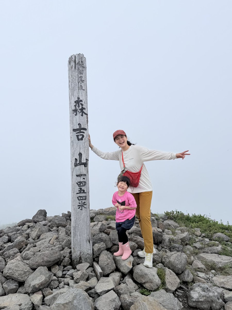 myukiwarisou's tweet photo. 届きました(^^)
#モンベル 会報誌の
#OUTWARD
ジャパンエコトラックの旅は、
#森吉山
#仲川希良 ちゃんと10年ぶりに再会できました!
希良ちゃんが、乗ったゴンドラの中には、このメンバーが(^^)
すーは、希良ちゃんと登った森吉山が楽しすぎて、山が大好きになりました! https://t.co/JiLBpjyd07