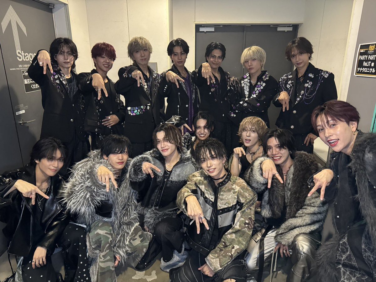 ALLIN_JPN's tweet photo. ◤ Thanks for the photo!! ◢

昨日の
『ブザフェス-10th Anniversary year-』
@ Zepp Diver Cityにて

BUZZ-ER.さん（ @BUZZER_info ）
とお写真を撮らせていただきました！

改めて10周年本当におめでとうございます！
お忙しい中ありがとうございました。

#ブザフェス https://t.co/I7qG5XWdyh