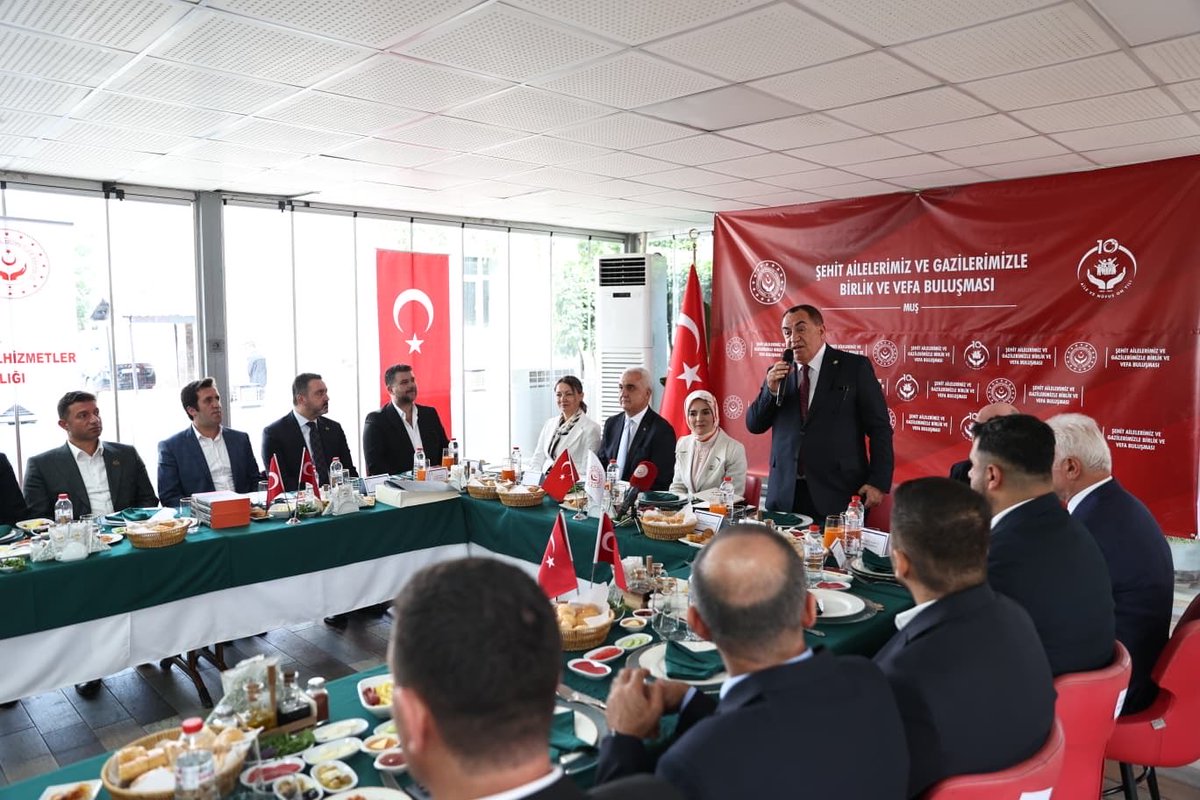 eminsimsekmus's tweet photo. Aile ve Sosyal Hizmetler Bakanımız Sayın @MahinurOzdemir ,Valimiz Sayın @Valiavnicakir ,il protokolümüz ,İl Başkanımız Sayın @MelikEmre1 ve teşkilat mensuplarımızın katılımlarıyla; aziz şehitlerimizin kıymetli aileleri ve kahraman gazilerimizle “Birlik ve Vefa Buluşması”nda bir araya geldik.

Vatanımızın bağımsızlığı ve milletimizin huzuru uğruna canlarını feda eden aziz şehitlerimizin emanetleri ile fedakârlıklarıyla milletimizin gönlünde müstesna bir yere sahip olan kahraman gazilerimizin her daim yanındayız.

Aziz şehitlerimizi rahmet, minnet ve dualarla yâd ediyor; kahraman gazilerimize sağlık ve esenlik diliyorum.

Birliğimiz daim, vefamız sonsuz olsun. 🇹🇷