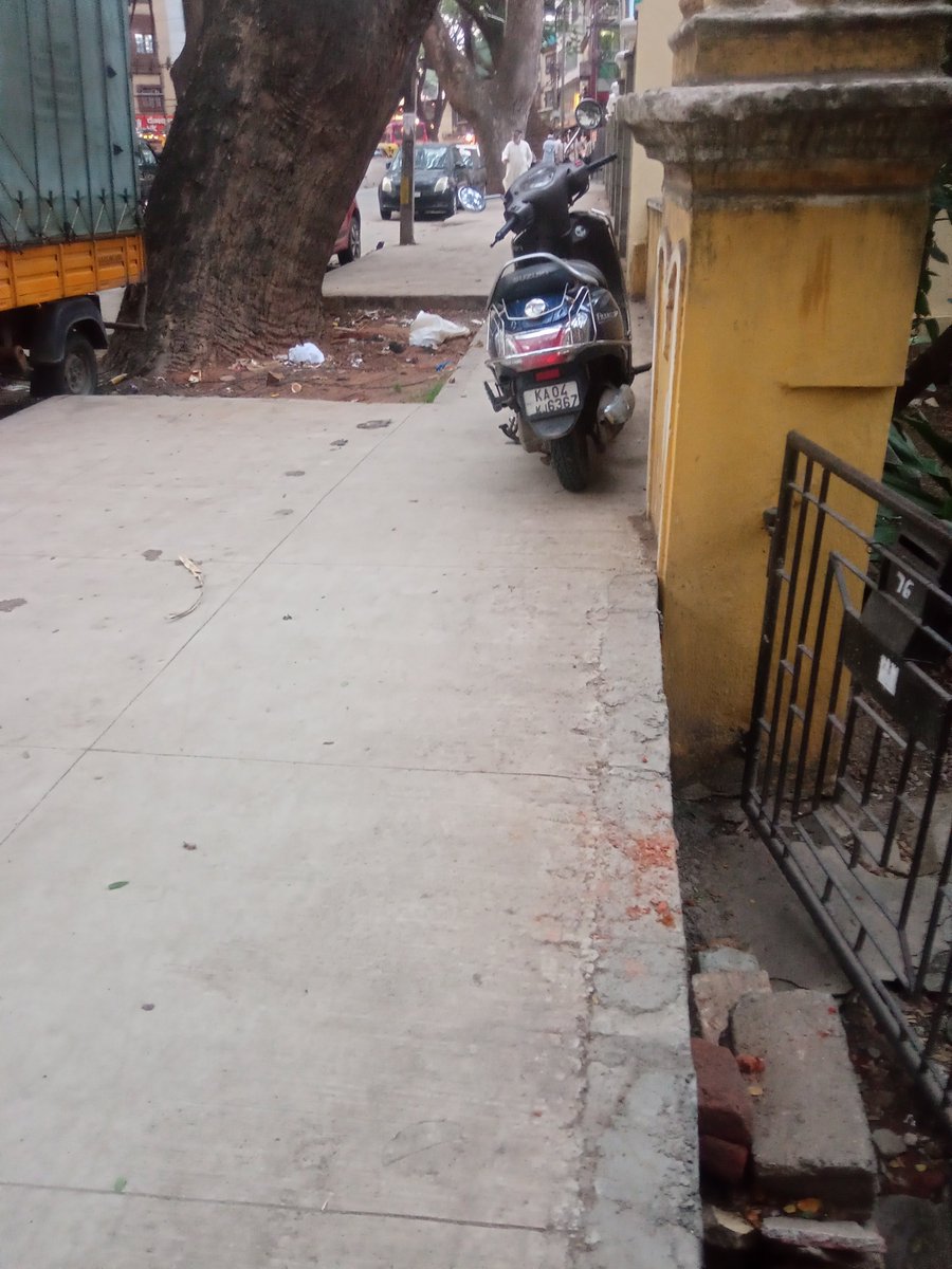 anil_lulla's tweet photo. While there are mixed reactions across Bengaluru on white topping, here is what everyone agrees @GBA_office should not do. On Mosque Road, Frazer Town, many properties have been denied proper access as the road height went up by more than 3 feet. See accompanying photos/video. https://t.co/K4PC0B9qoy