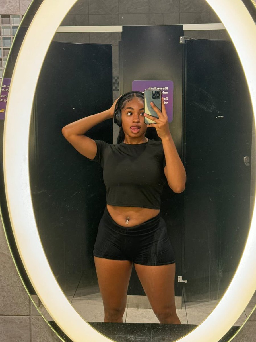 Onevicccc's tweet photo. Gym girl 🏋️‍♂️ https://t.co/6zLYzDhZV4