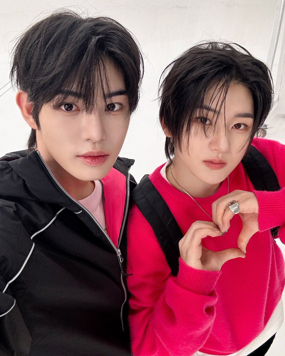 kfpako's tweet photo. 훈제즈 첫인상                                          현인상 https://t.co/7Db17R2pOq