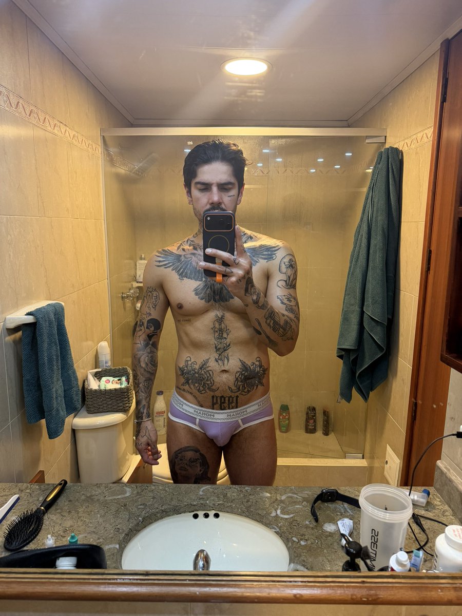 CamiloPalmas1's tweet photo. Ya se bañaron?? https://t.co/UEizIHBRxS