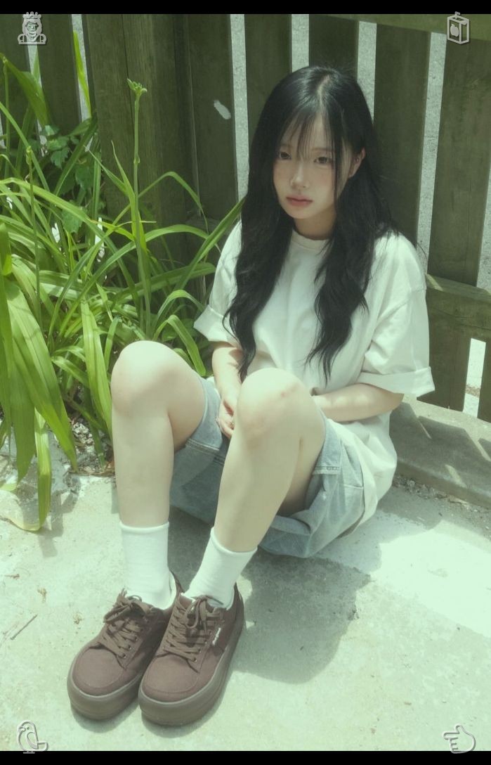 ParTidaGroup_7's tweet photo. 📱Fix the phone display, swap it out. Elara shared her pictures with him as well, and Leo complimented her talent, saying, 'You possess a natural ability—you seize the essence of subjects, the sentiment beneath the surface, which isn't something you learn; it's something you se https://t.co/MhPotB1moq