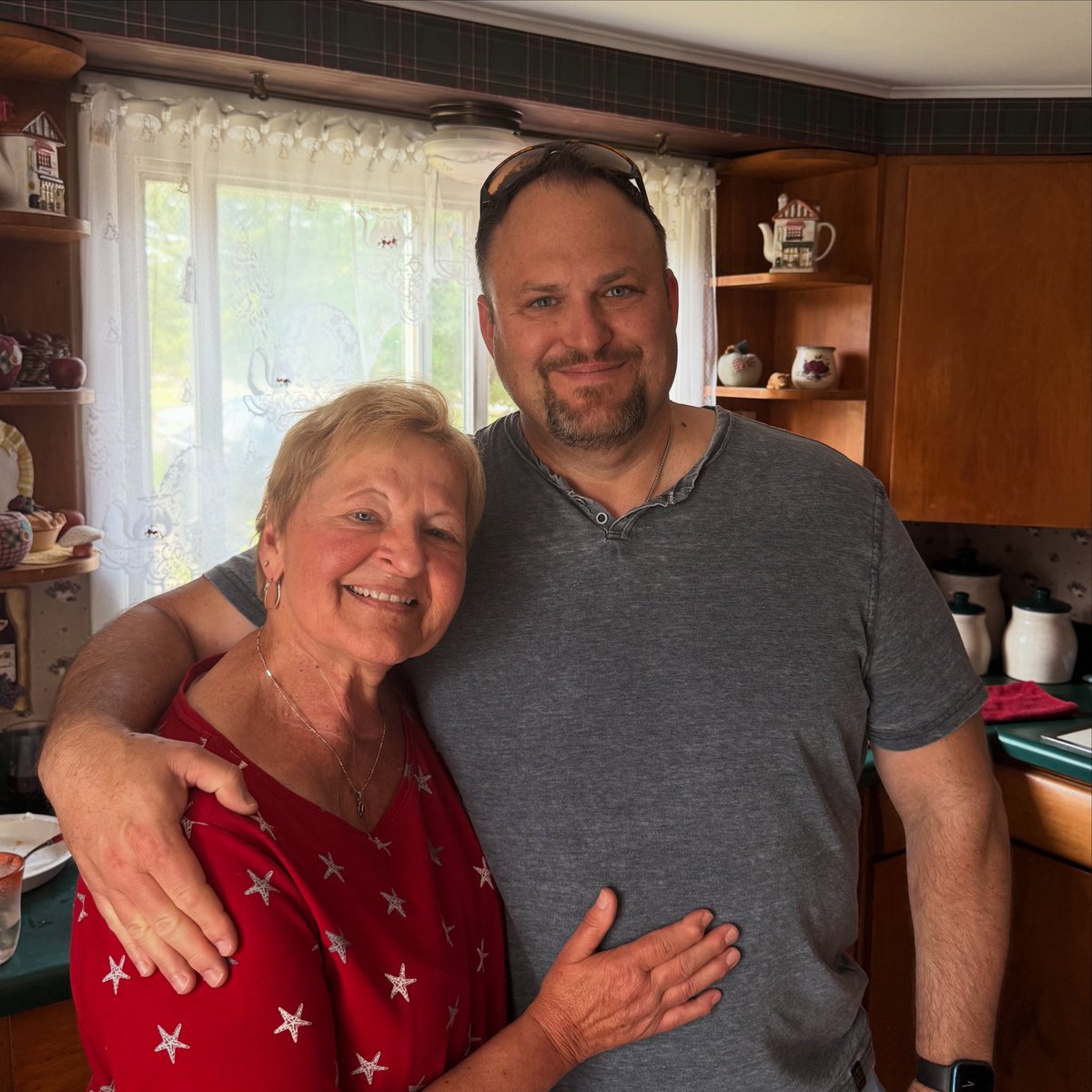 RodneyHetherton's tweet photo. Happy Birthday, Mama. I hope your day is filled with joy. Love you! 🎈🎉❤️ https://t.co/pKzQcZx4t8
