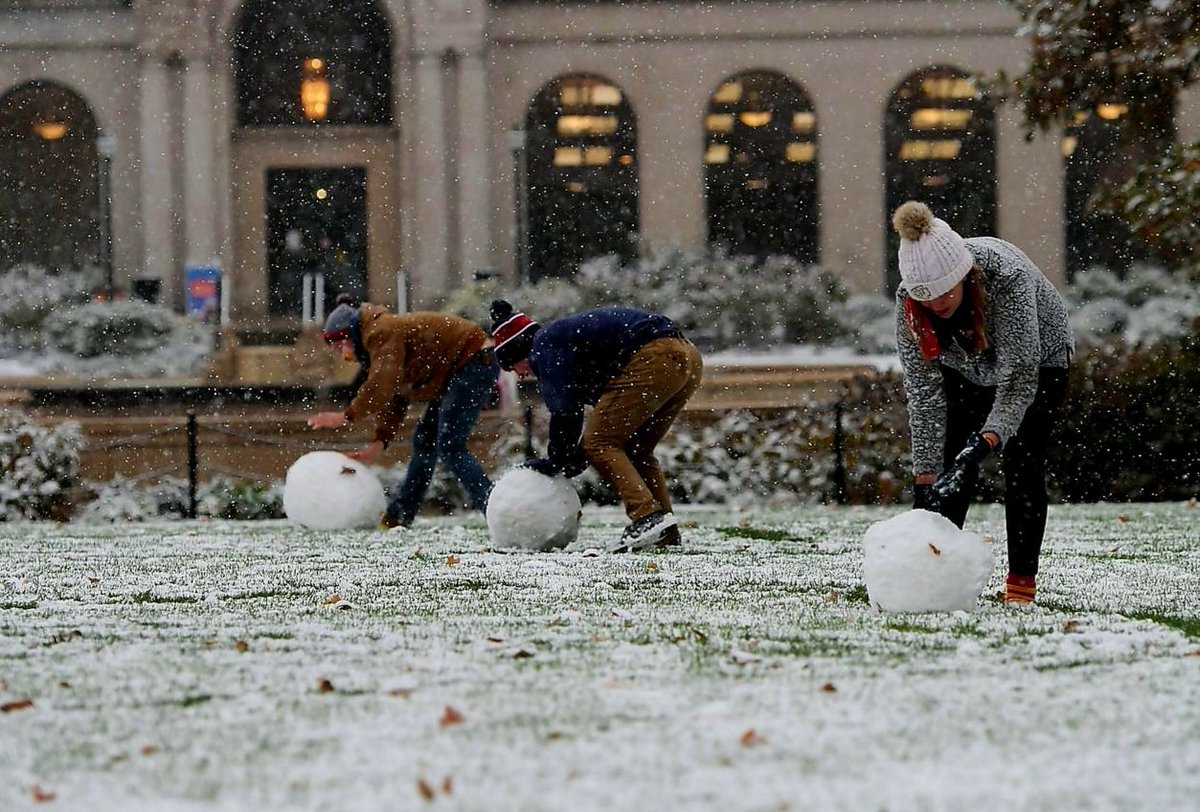 METEOROLOGISTS's tweet photo. ***** The First SNOW &amp; SNOWSTORM of the 2026-2027 Season is on its Way to IOWA, The Plains &amp; Midwest Next Month in OCTOBER 2026! More Details to Follow So Get Ready Everybody!!!!! ❄️❄️❄️🌨🌨🏂🏂🏂☃️⛄️☃️❄️❄️

https://t.co/UfJNXyHK0Z
https://t.co/ncVMSmpoG1
https://t.co/FFfgygI2O3 https://t.co/SVfHcwlJF0